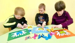 Семейное счастье: хрупкая бабочка в ладонях